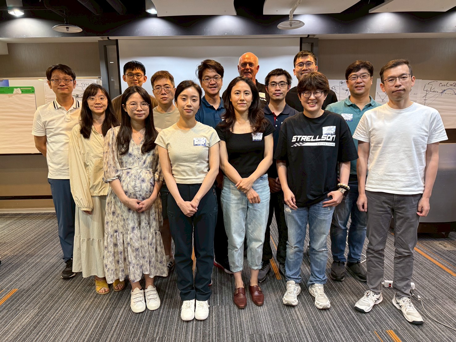 超音波進修心得 | MSKUS 台北國際工作坊,疼痛科醫師學到的一件事 : 痛的地方不一定是病灶 - 第4張圖 2026 台北 mskus 國際超音波工作坊全體學員與師資合影