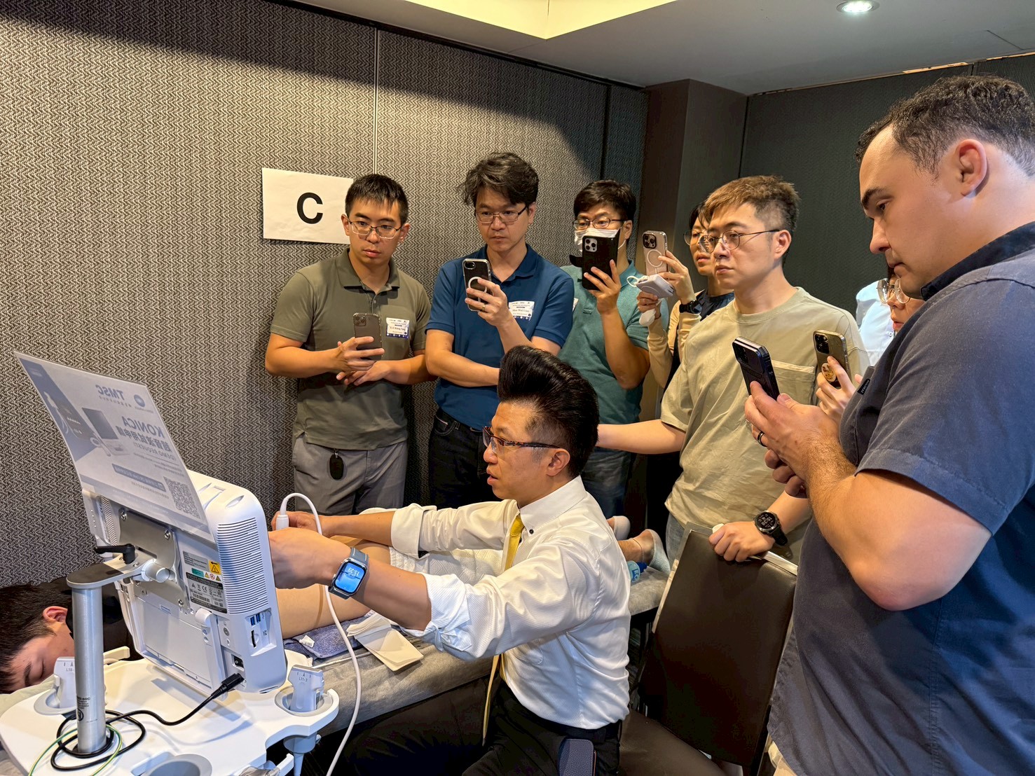 超音波進修心得 | MSKUS 台北國際工作坊,疼痛科醫師學到的一件事 : 痛的地方不一定是病灶 - 第2張圖 超音波導引掃描實作教學,精準定位神經與軟組織